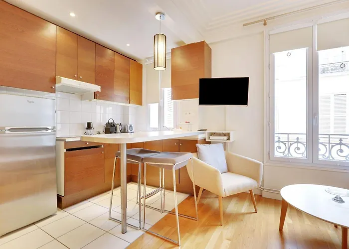 Trocadero - Studio Near The Eiffel Tower